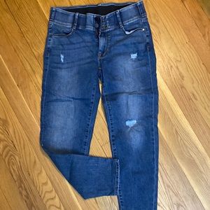 Apt. 9 Tummy Control Ankle Jeans. Size 8.